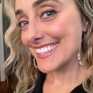 Meet your Posher, Adrienne